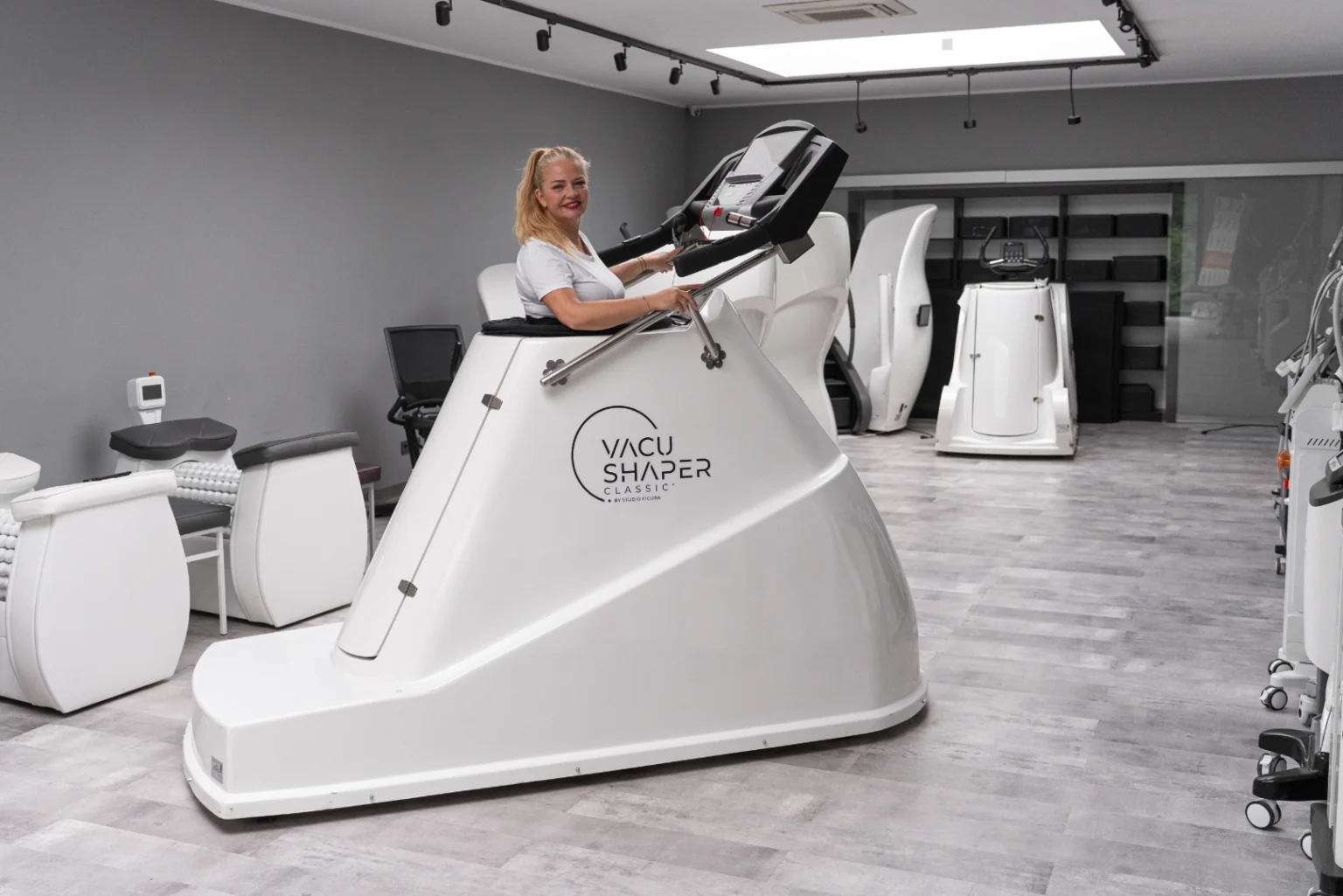 Vacu Shaper Classic w Studio Figura Częstochowa – bieżnia w kapsule